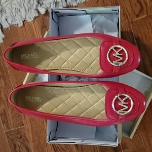 Brand new Michael Kor Flata